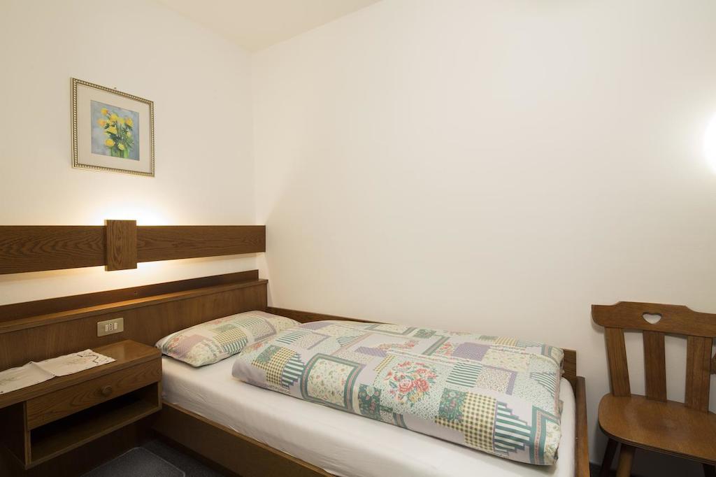 Ciasa Iris Otel Colfosco Oda fotoğraf