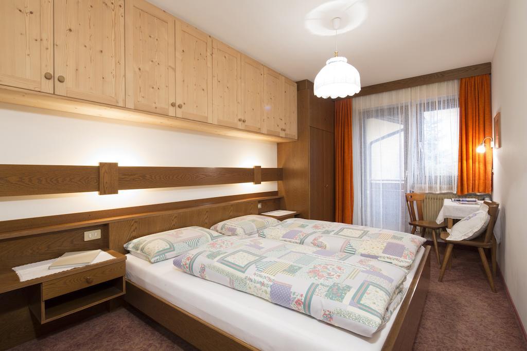 Ciasa Iris Otel Colfosco Oda fotoğraf