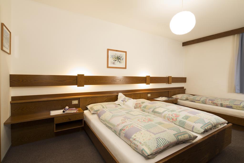 Ciasa Iris Otel Colfosco Oda fotoğraf