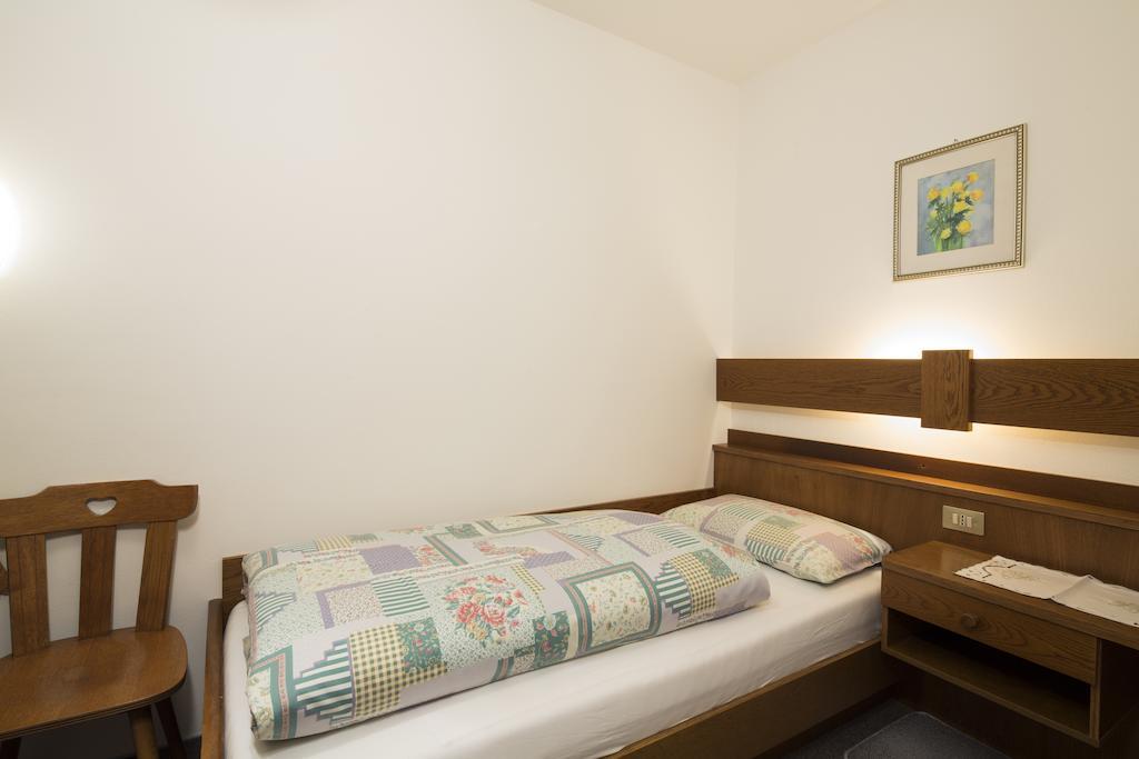 Ciasa Iris Otel Colfosco Oda fotoğraf